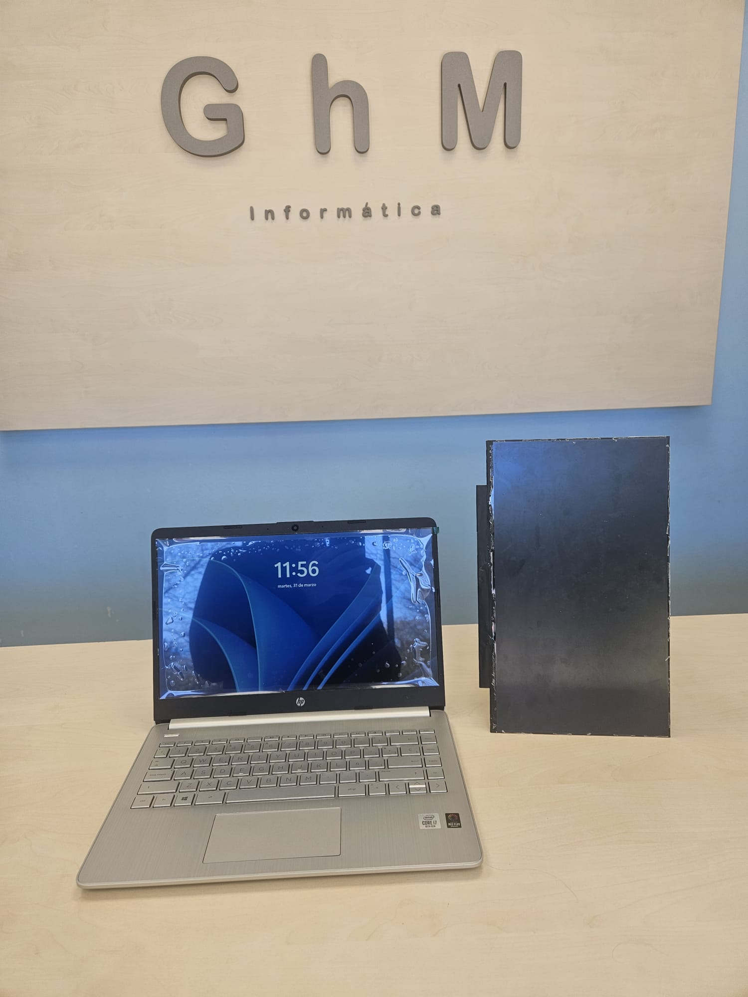 HP 14s pantalla ghminformatica