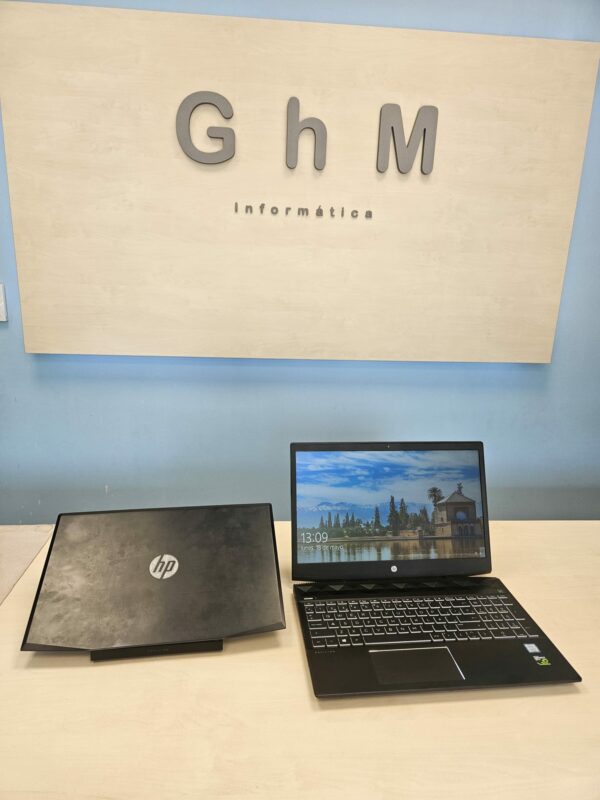 HP Pavilion Gaming cover LCD reparación ghminformatica